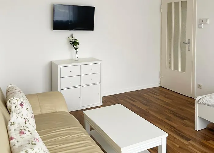 Fuer Monteure In アパート *